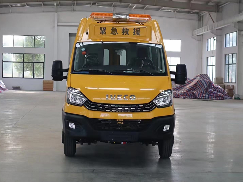依维柯9-11座救险车