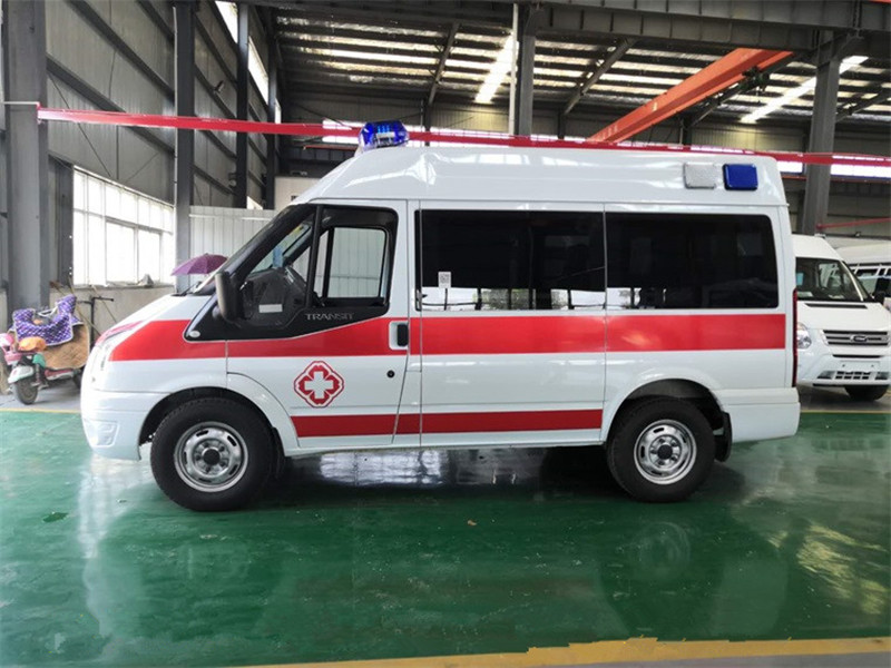 福特V348短轴中顶监护型救护车