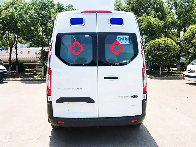 福特全顺V362中轴柴油版负压救护车