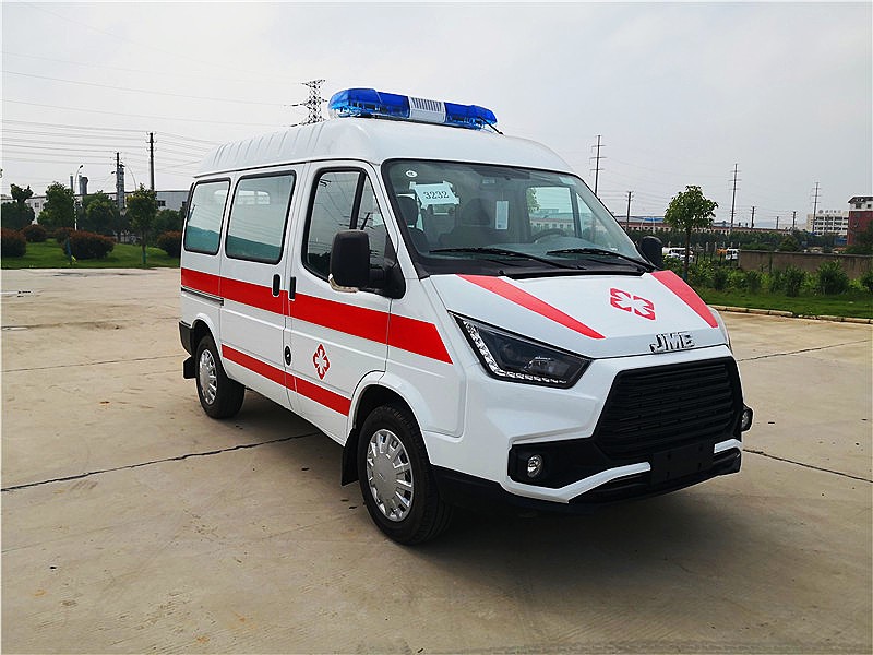 江铃特顺短轴中顶柴油版救护车