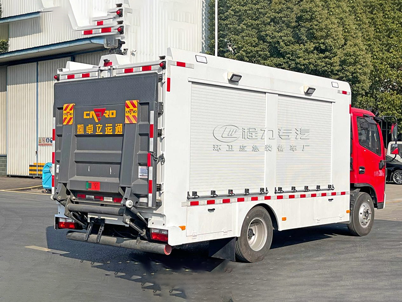 东风小多利卡装备车