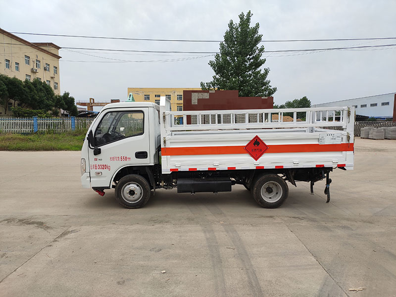 跃进汽油后双轮气瓶运输车